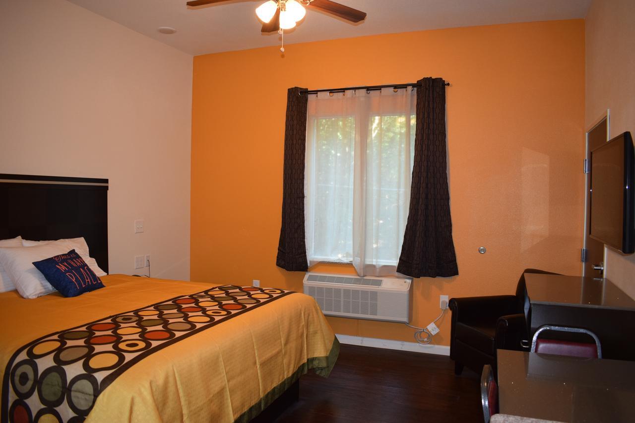 Texas Bungalows Hotel & Suites Austin Bagian luar foto